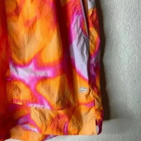Fabletics High-Waisted Piped Nylon Short orange/pink size Medium - Picture 4 of 5